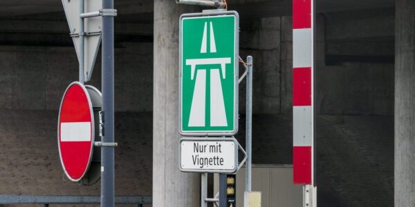 Svizzera senza vignetta: quali strade sono gratis, multe e controlli